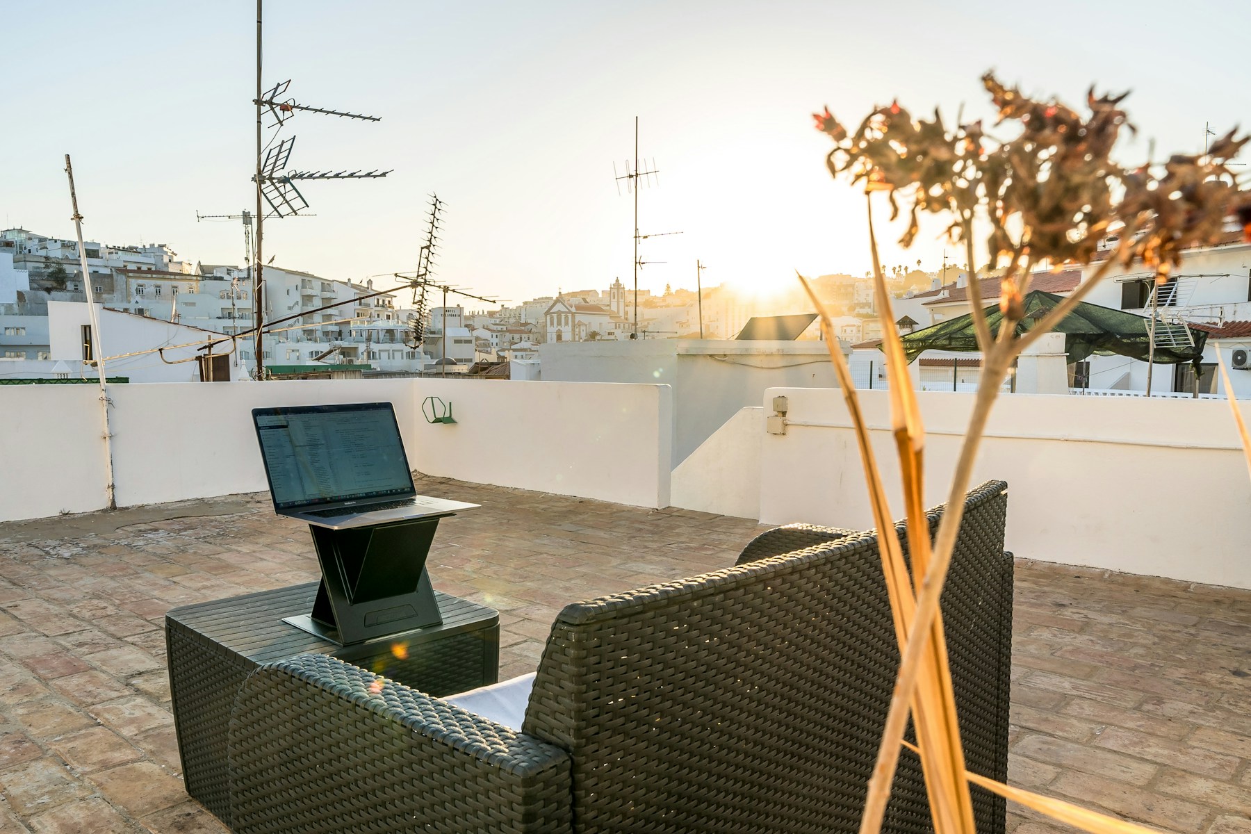Terraza social al atardecer, fotografía de inspiración
